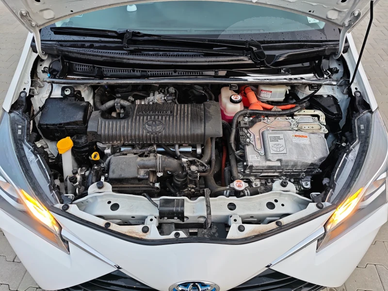 Toyota Yaris 1, 5 Hybrid, снимка 10 - Автомобили и джипове - 53541426