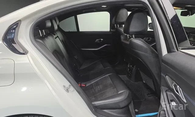 BMW 320 M SPORT / 360 / DISTRONIC / ЛИЗИНГ, снимка 11 - Автомобили и джипове - 55409893
