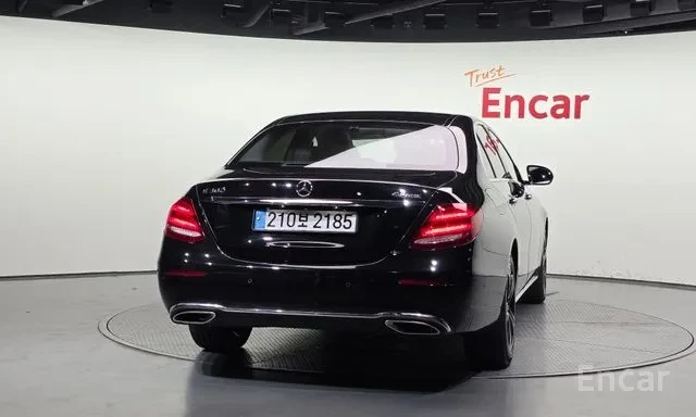 Mercedes-Benz E 300 E300 4MATIC Avantgarde | 360  Камера | HUD | , снимка 4 - Автомобили и джипове - 55564182