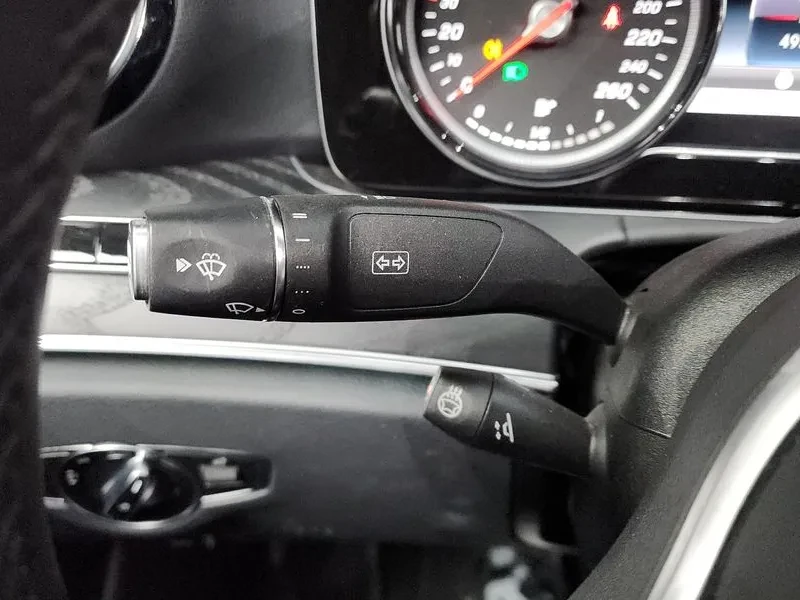Mercedes-Benz E 200 D Avantgarde, снимка 17 - Автомобили и джипове - 55952413