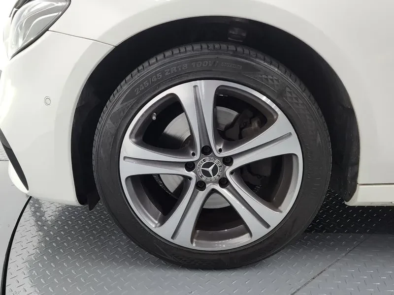 Mercedes-Benz E 200 D Avantgarde, снимка 5 - Автомобили и джипове - 55952413