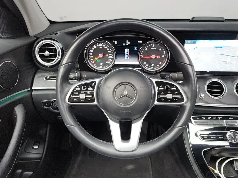 Mercedes-Benz E 200 D Avantgarde, снимка 13 - Автомобили и джипове - 55952413
