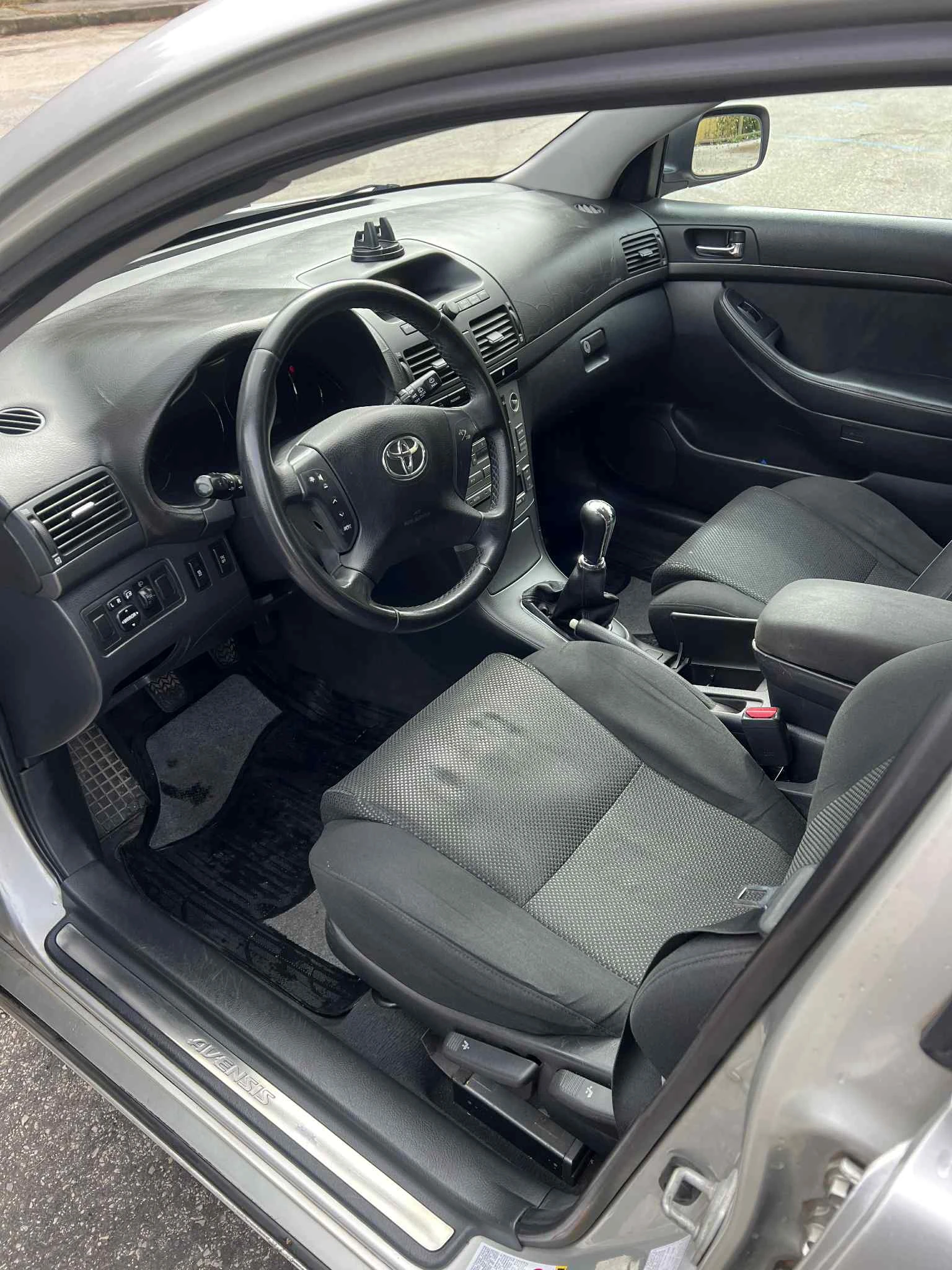 Toyota Avensis  - изображение 4