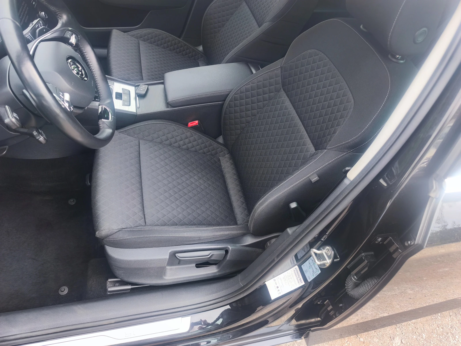 Skoda Superb 2.0 TDI 122 к.с. - изображение 10