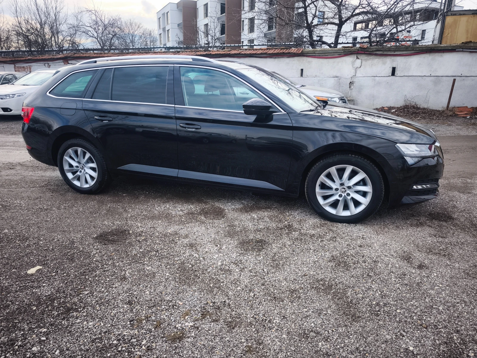 Skoda Superb 2.0 TDI 122 к.с. - изображение 8