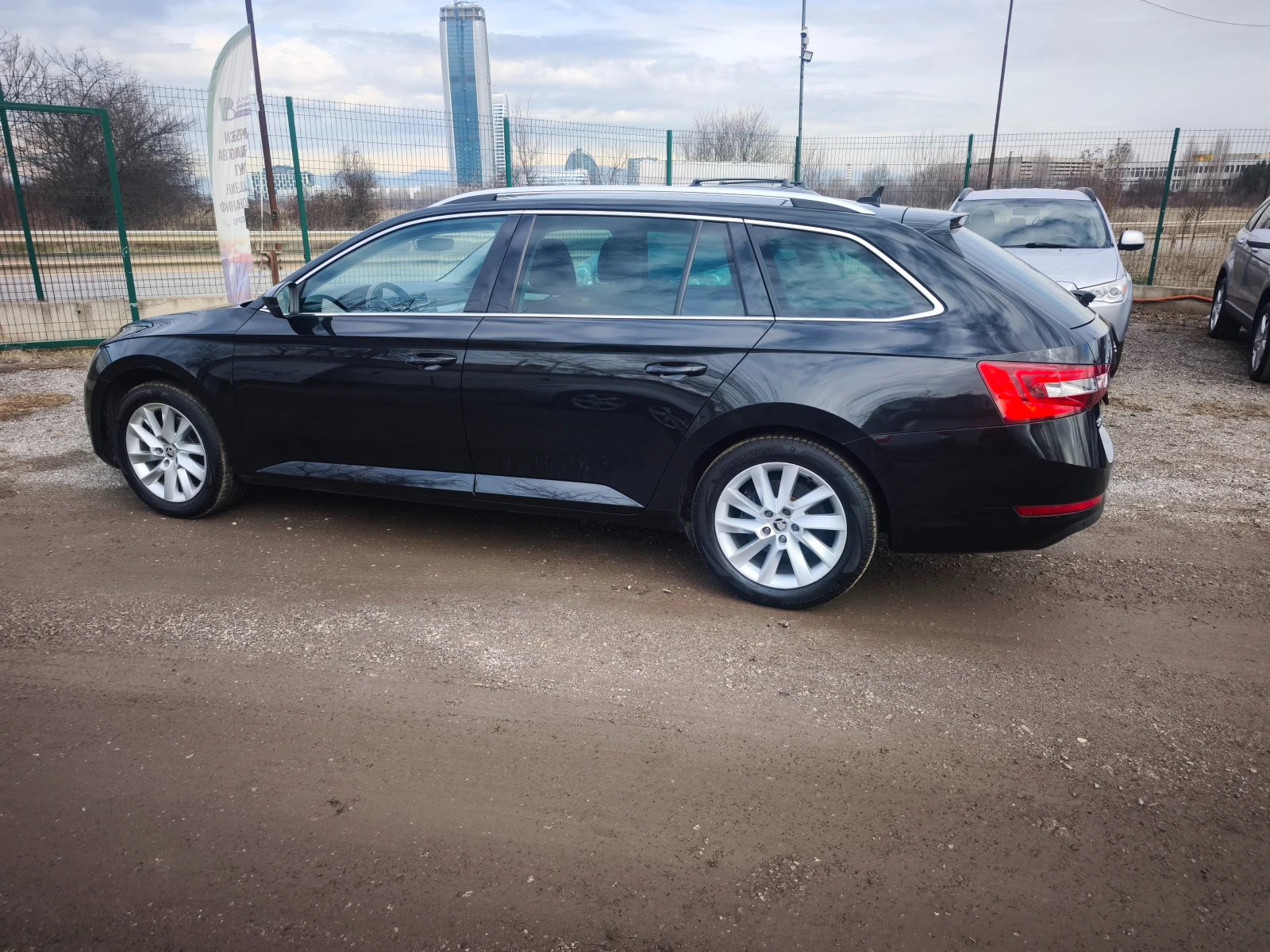 Skoda Superb 2.0 TDI 122 к.с. - изображение 7