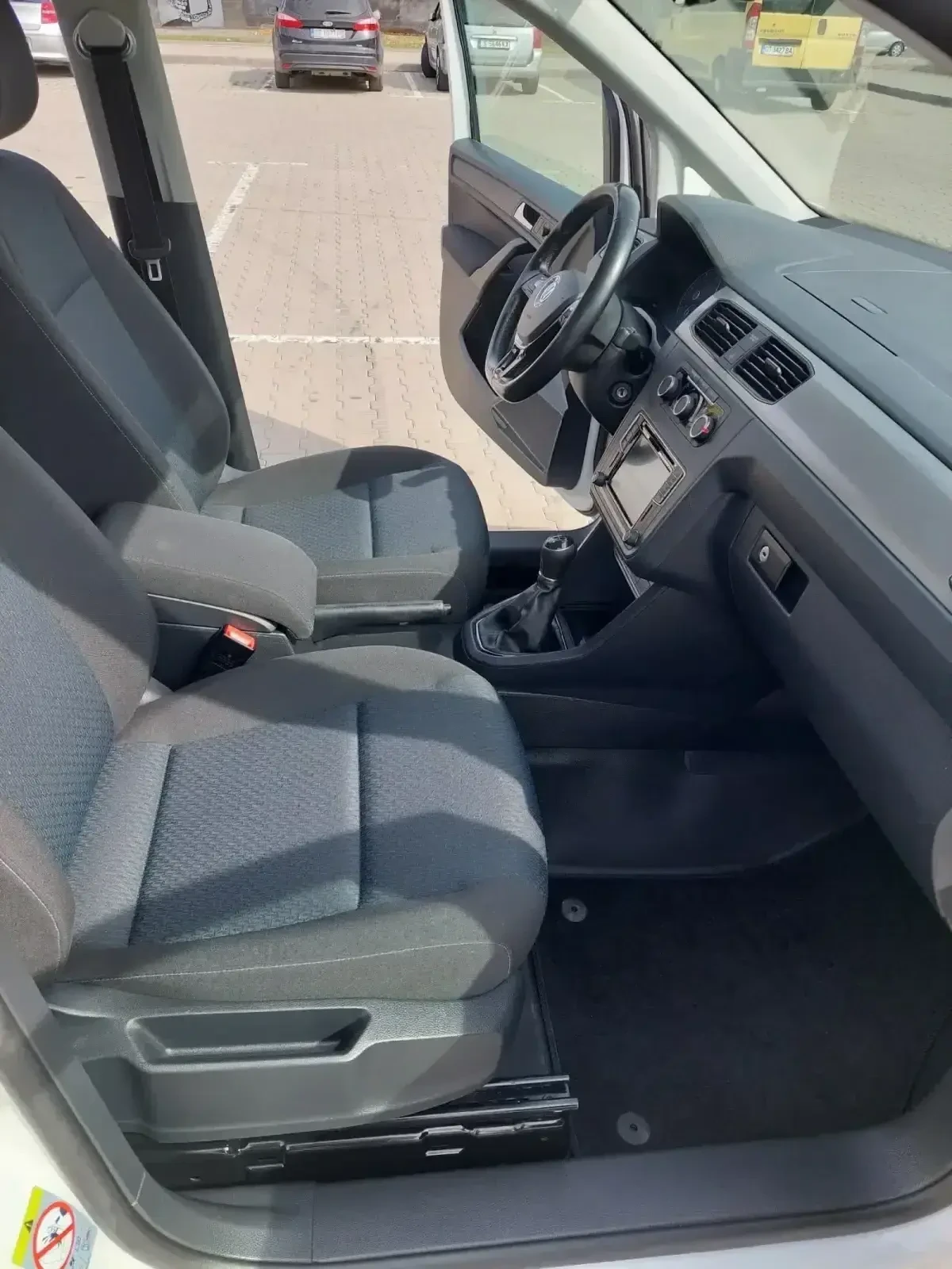 VW Caddy, снимка 11 - Автомобили и джипове - 53210297