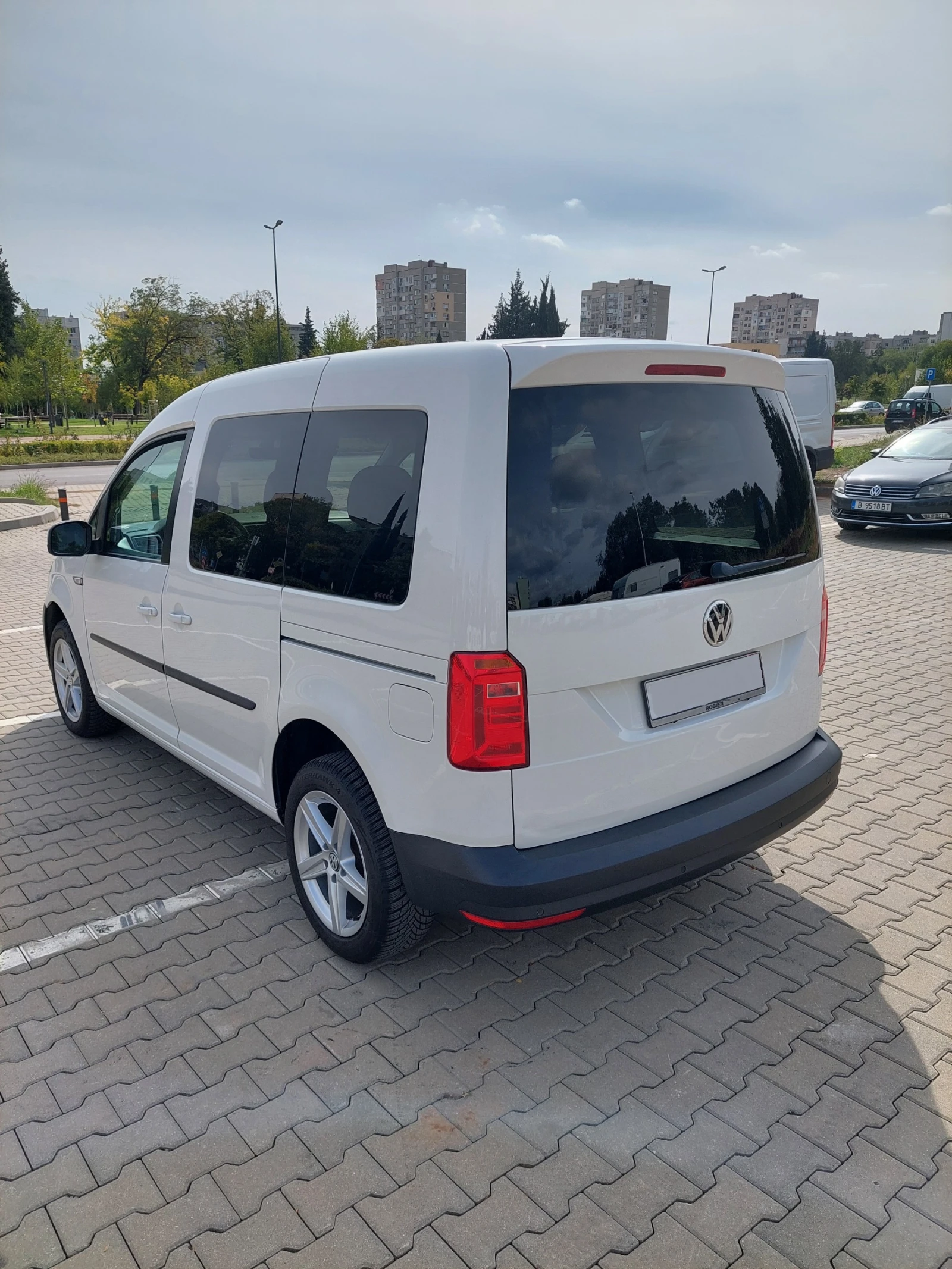 VW Caddy, снимка 5 - Автомобили и джипове - 53210297