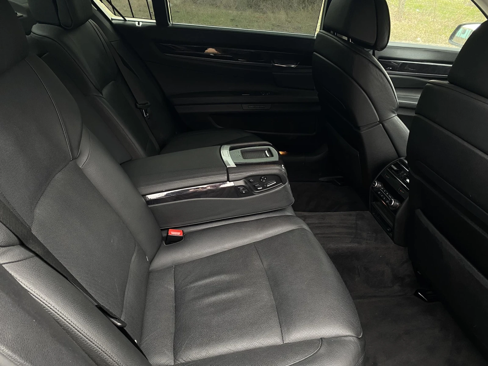 BMW 750 F02 LONG 4.4 408 hp, снимка 13 - Автомобили и джипове - 53904954