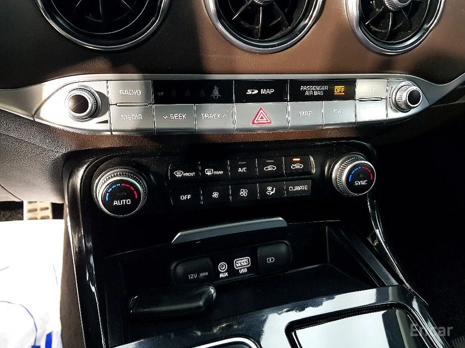 Kia Stinger PLATINUM* ПОДГРЕВ* ОБДУХВАНЕ* 360КАМЕРА* КЕЙЛЕС* , снимка 8 - Автомобили и джипове - 54253668