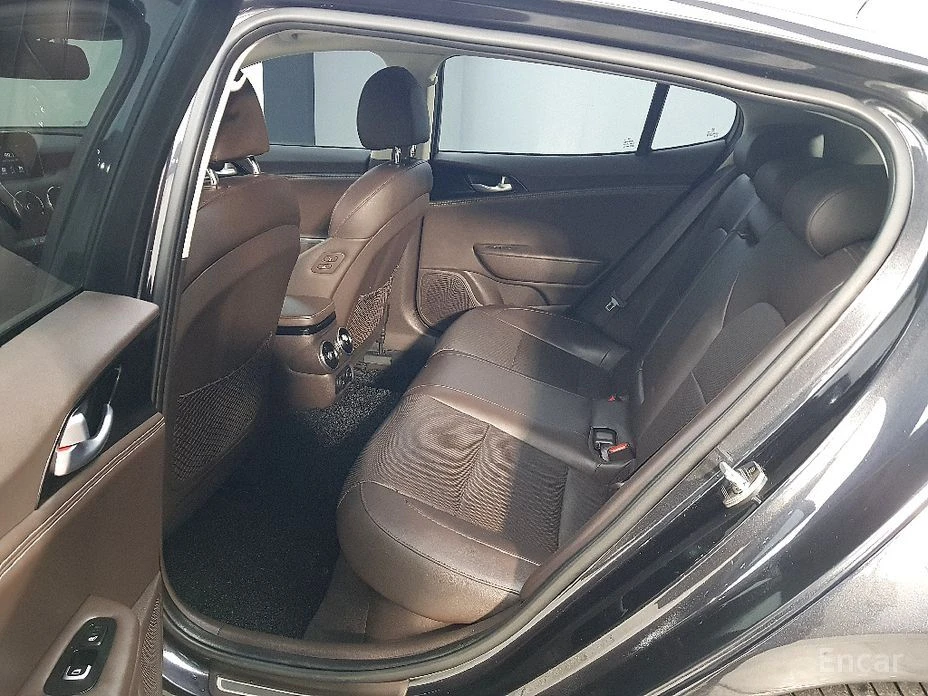 Kia Stinger PLATINUM* ПОДГРЕВ* ОБДУХВАНЕ* 360КАМЕРА* КЕЙЛЕС* , снимка 11 - Автомобили и джипове - 54253668