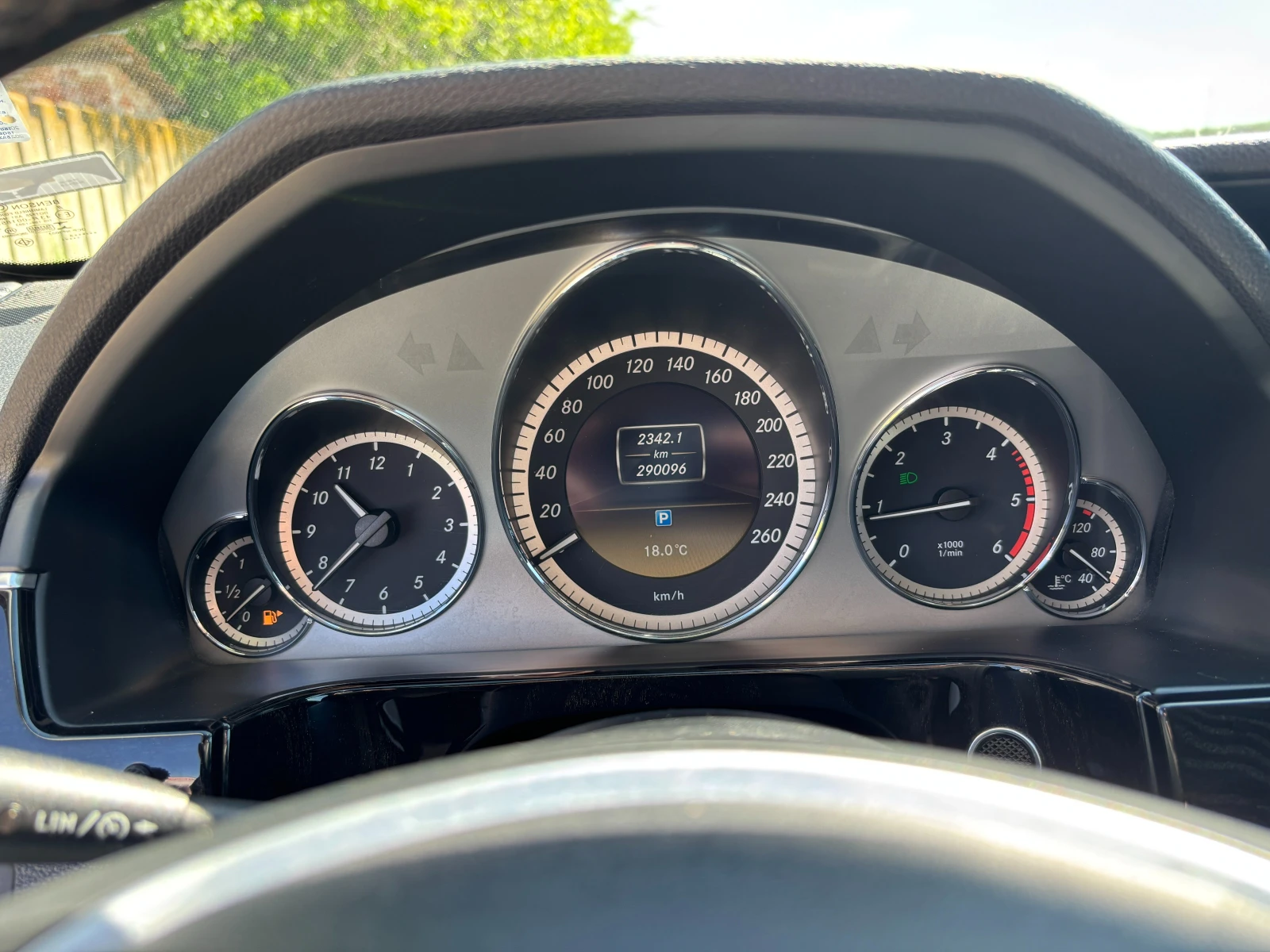 Mercedes-Benz E 220 CDI Avantgarde 6 Скорости, снимка 17 - Автомобили и джипове - 54592822