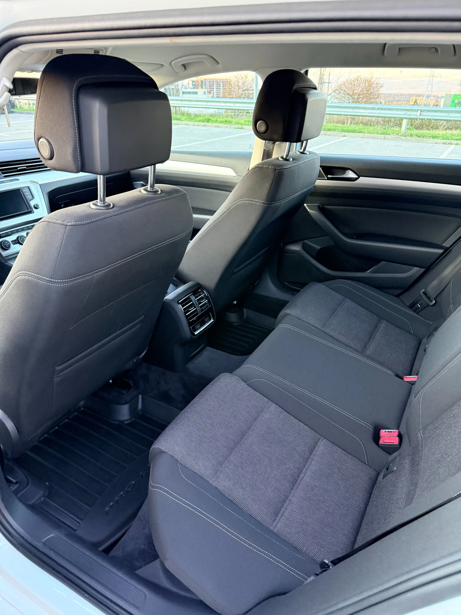 VW Passat, снимка 9 - Автомобили и джипове - 54755534