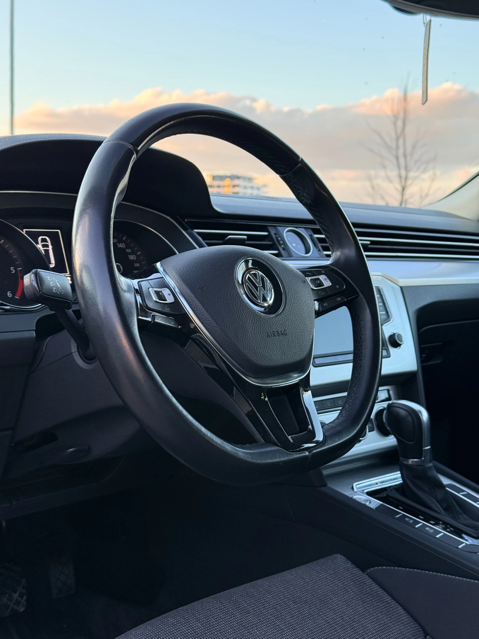 VW Passat, снимка 4 - Автомобили и джипове - 54755534