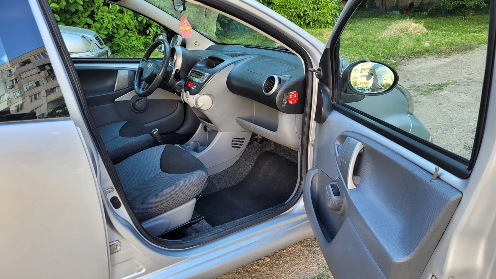 Toyota Aygo 1.2i АВТОМАТ, снимка 15 - Автомобили и джипове - 54844776