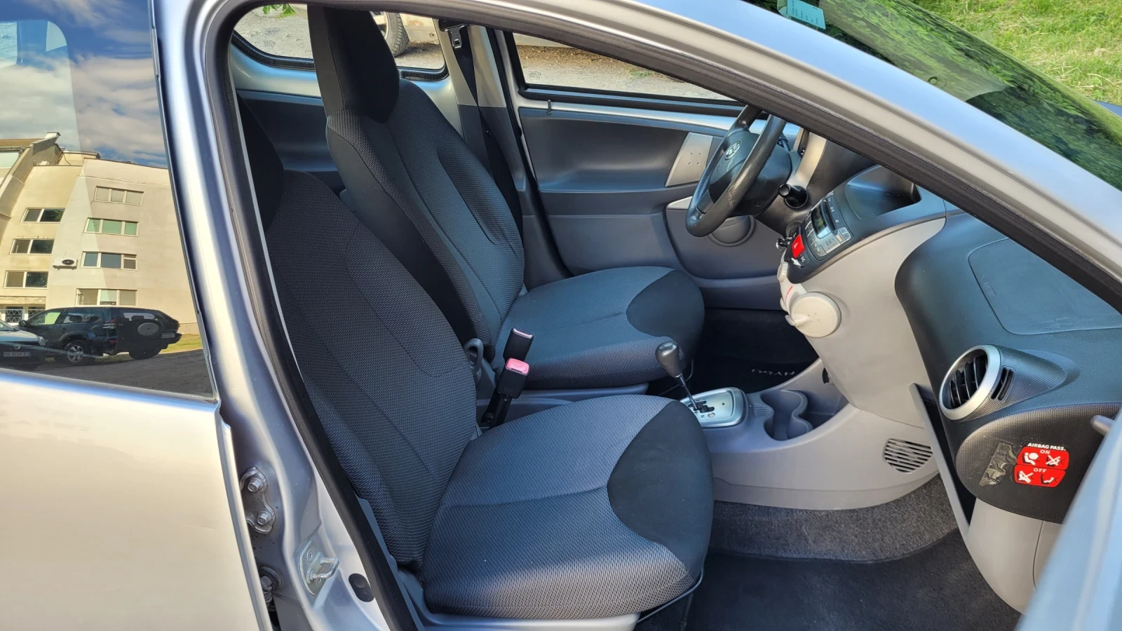 Toyota Aygo 1.2i АВТОМАТ, снимка 16 - Автомобили и джипове - 54844776