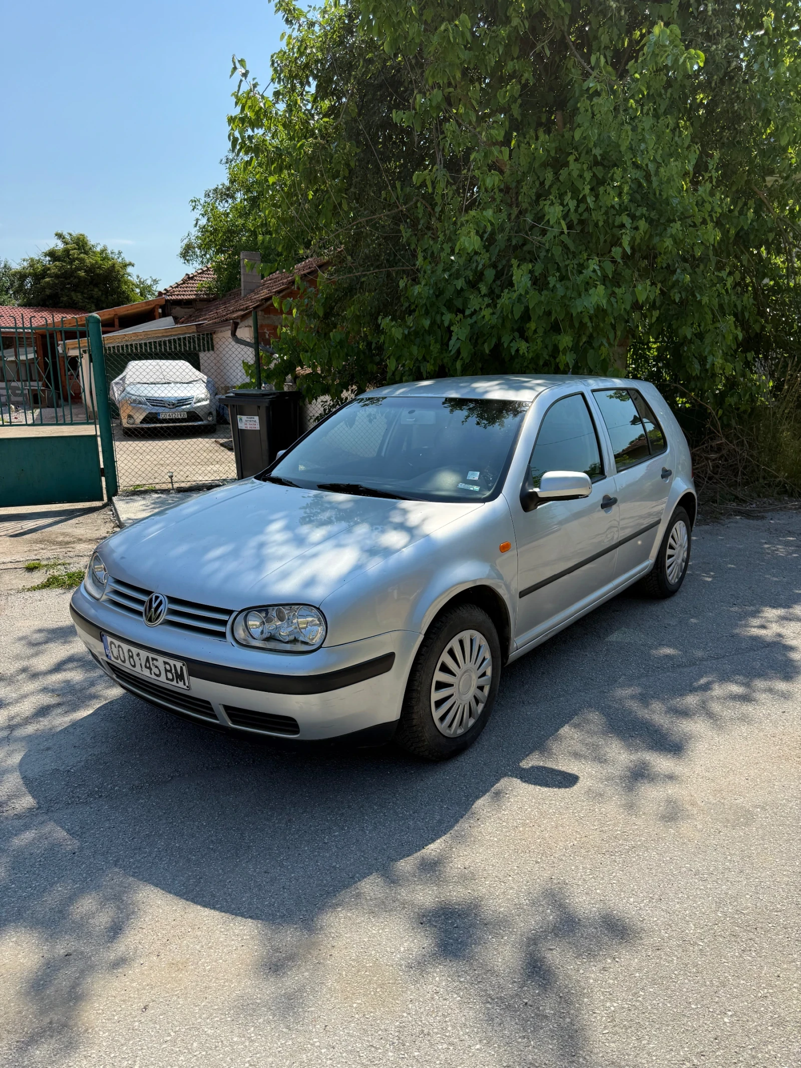 VW Golf 1.4i 16v, снимка 2 - Автомобили и джипове - 54863986