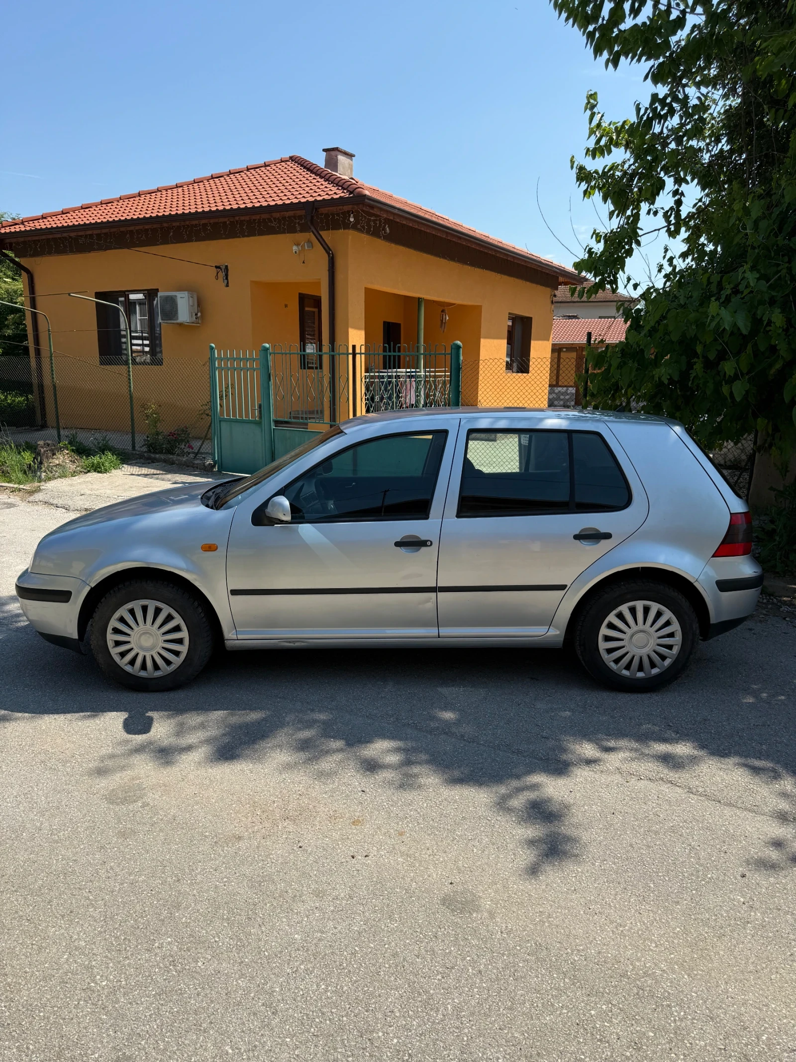 VW Golf 1.4i 16v, снимка 3 - Автомобили и джипове - 54863986