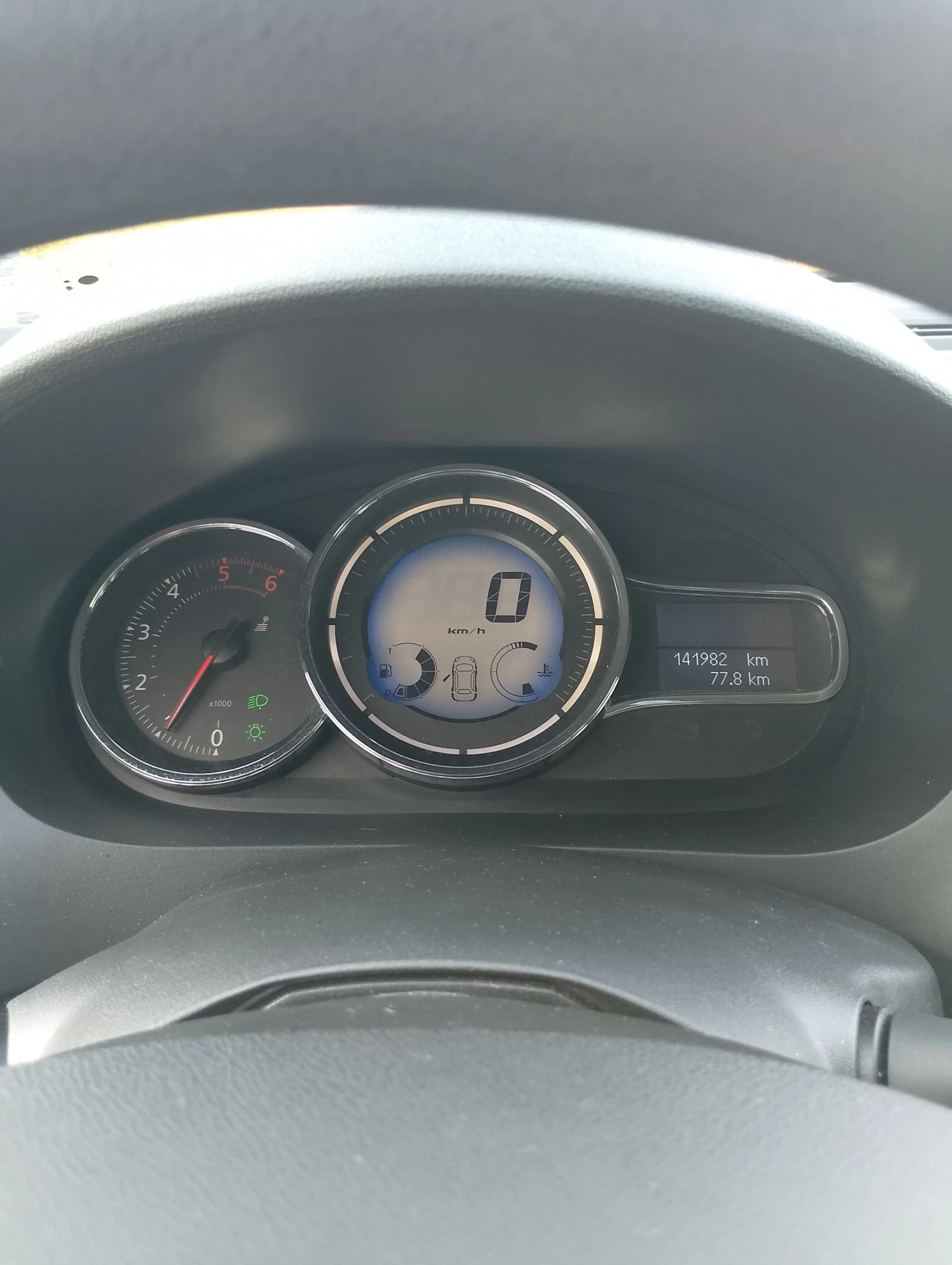 Renault Megane 1.5DCI 95к.с., снимка 12 - Автомобили и джипове - 55070401