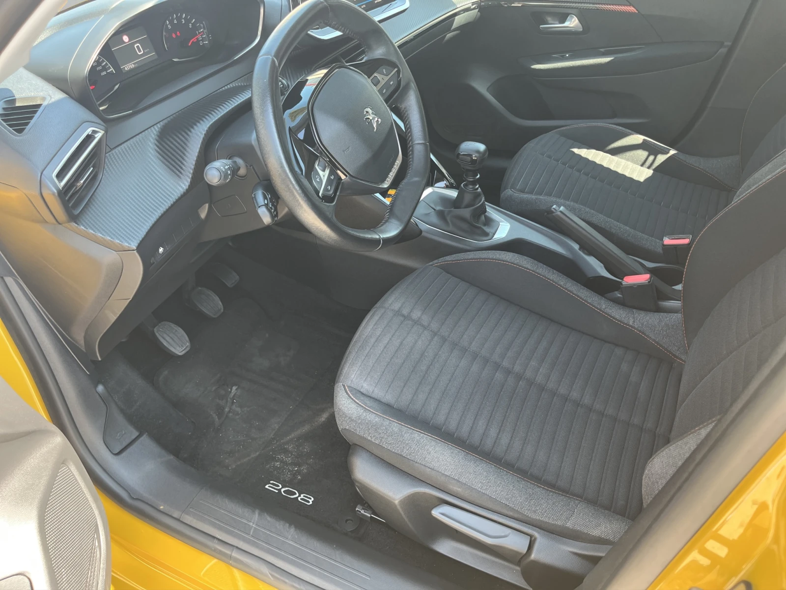 Peugeot 208, снимка 9 - Автомобили и джипове - 55404640
