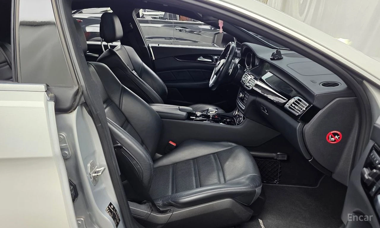 Mercedes-Benz CLS 63 AMG HARMON* KARDON* ОБДУХВАНЕ* ПАНОРАМА* МАСАЖ* КЕЙЛЕС, снимка 14 - Автомобили и джипове - 55586990