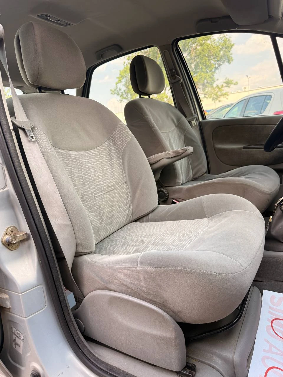Renault Scenic 1.6i, снимка 14 - Автомобили и джипове - 55656108