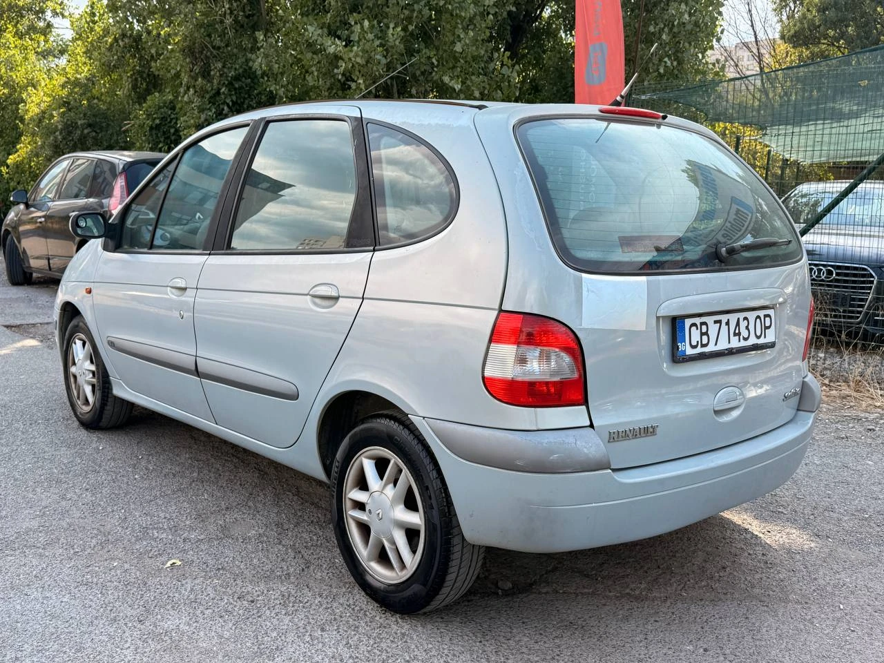 Renault Scenic 1.6i, снимка 6 - Автомобили и джипове - 55656108