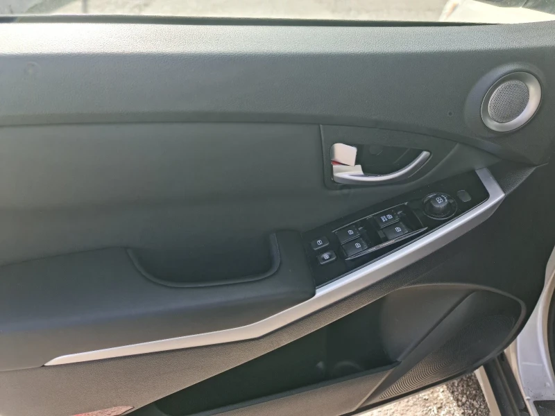 SsangYong Korando 2.0D 4WD, снимка 12 - Автомобили и джипове - 51352620