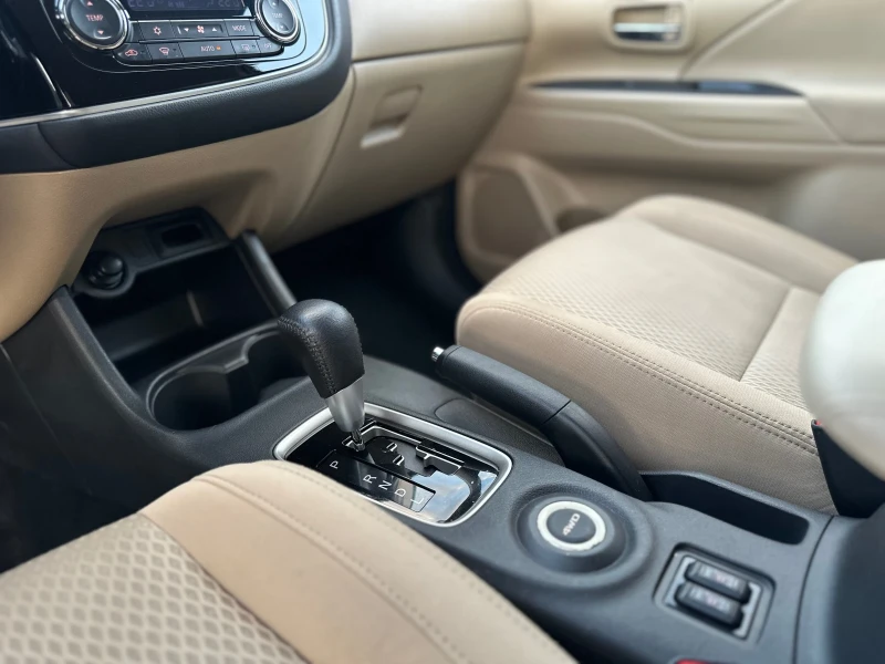 Mitsubishi Outlander Instyle 2.2Di-D 4WD Камера KeyLessGO 6+ 1, снимка 12 - Автомобили и джипове - 52483808