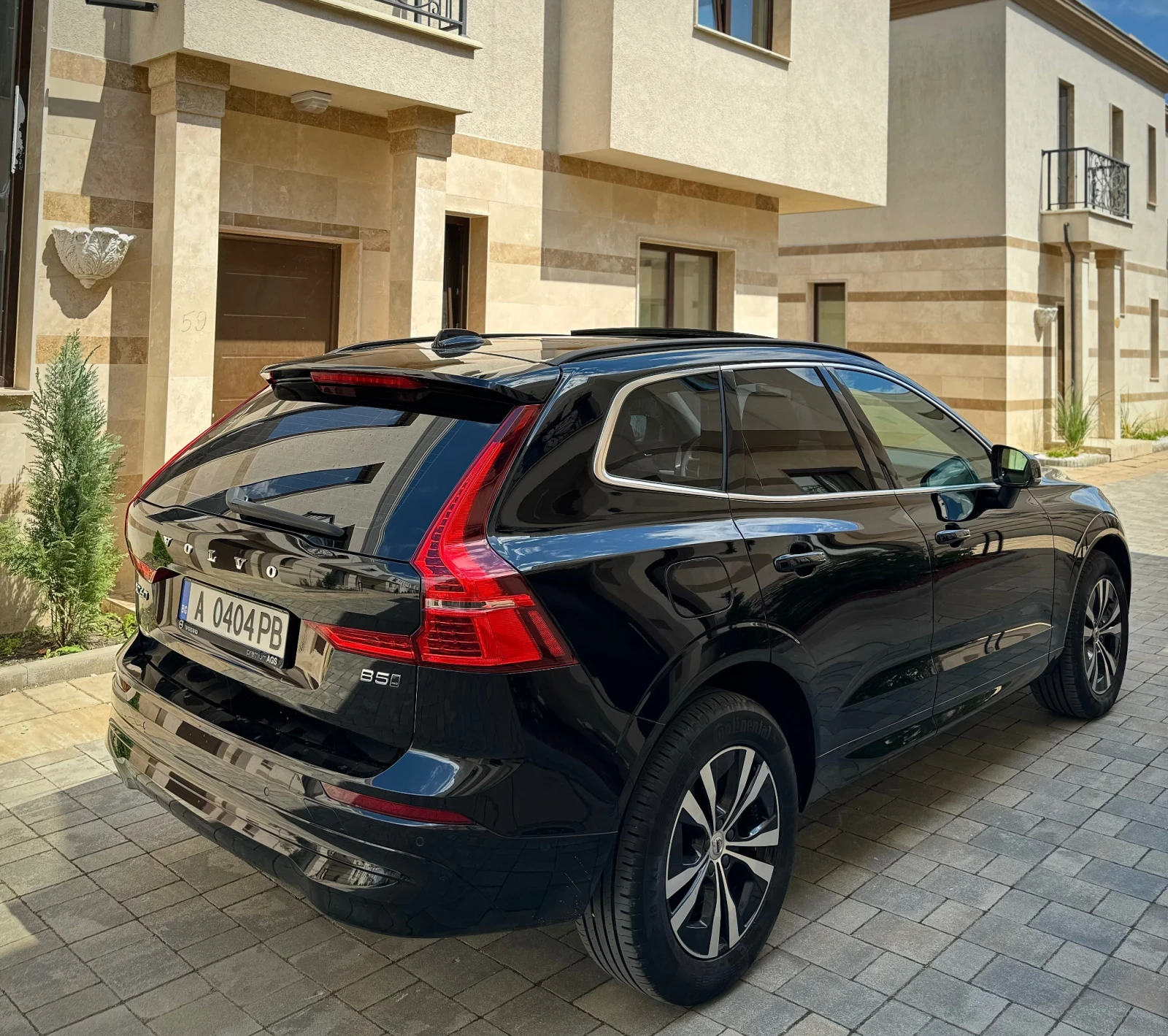 Volvo XC60 B5 MILD HYBRID AWD 4x4 - изображение 4