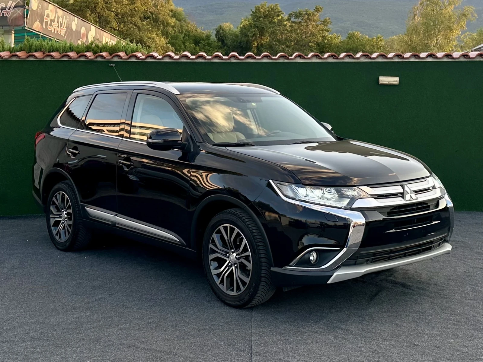 Mitsubishi Outlander Instyle 2.2Di-D 4WD Камера KeyLessGO 6+ 1 - изображение 3