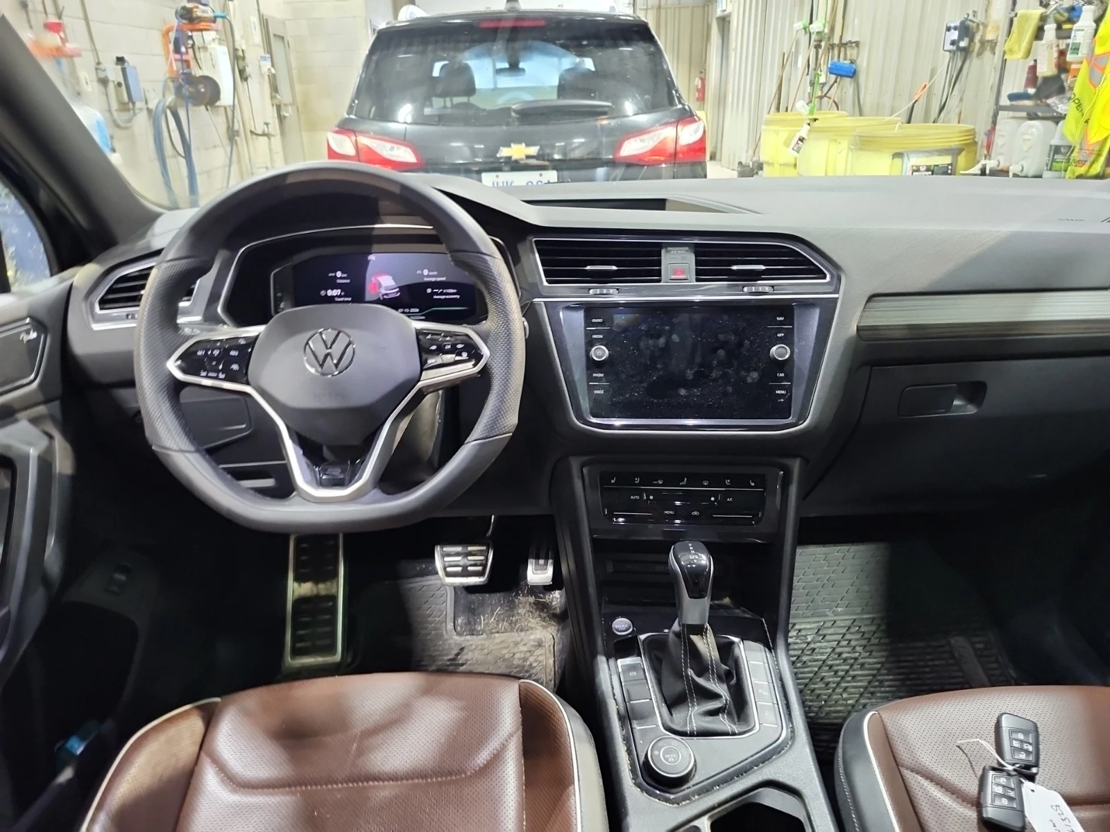 VW Tiguan HIGHLINE R-LINE * ОБДУХВАНЕ * BLIND SPOT * CARFAX , снимка 6 - Автомобили и джипове - 55305263