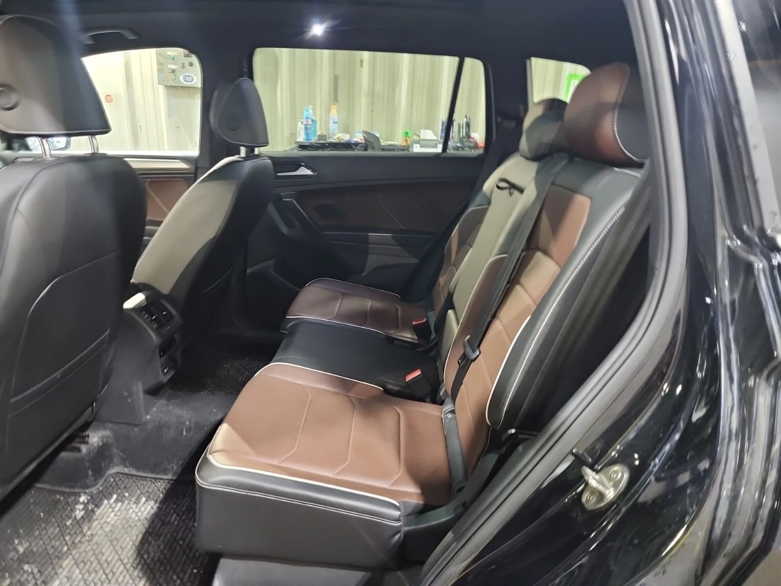 VW Tiguan HIGHLINE R-LINE * ОБДУХВАНЕ * BLIND SPOT * CARFAX , снимка 11 - Автомобили и джипове - 55305263