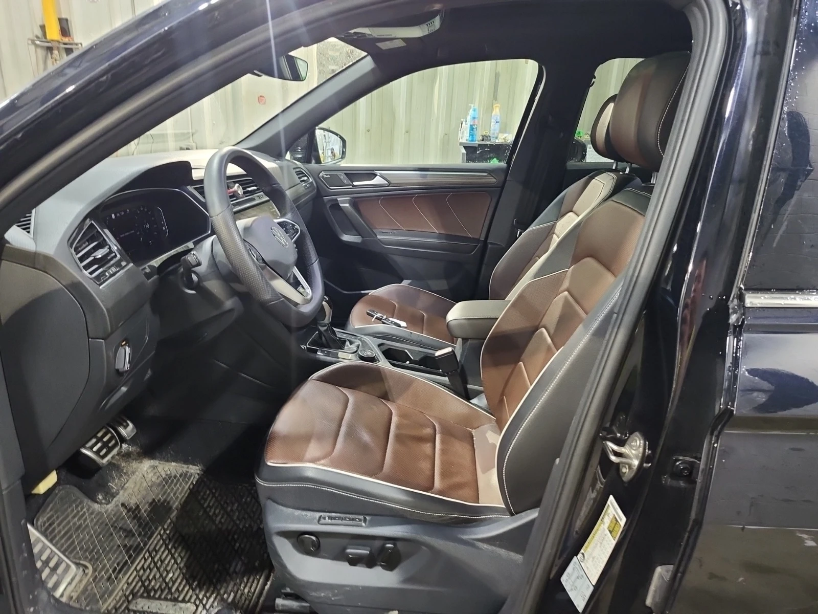 VW Tiguan HIGHLINE R-LINE * ОБДУХВАНЕ * BLIND SPOT * CARFAX , снимка 5 - Автомобили и джипове - 55305263