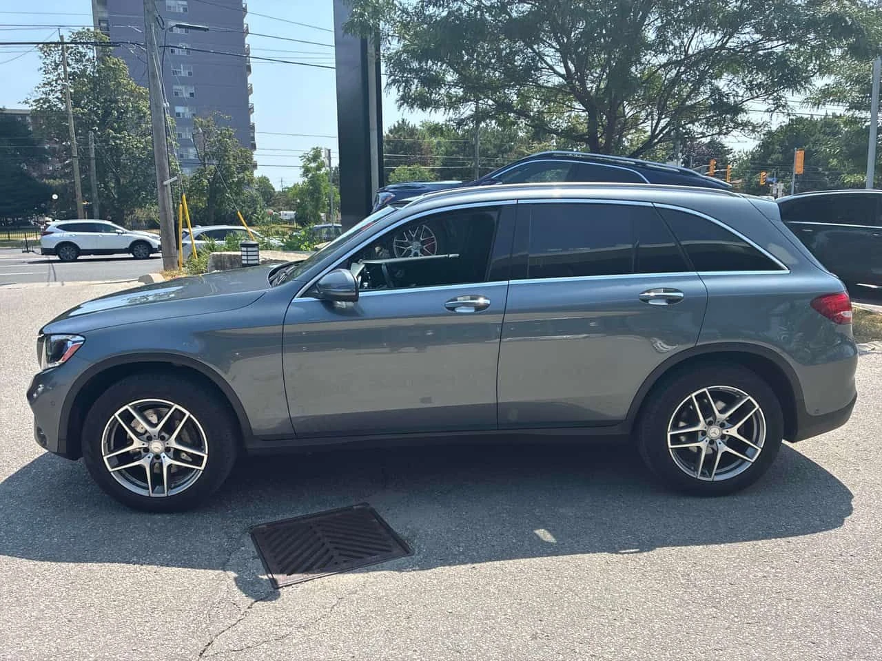 Mercedes-Benz GLC 300 * ПРЕДСТАВИТЕЛСТВО НА МЕРЦЕДЕС * CARFAX, снимка 2 - Автомобили и джипове - 55504512