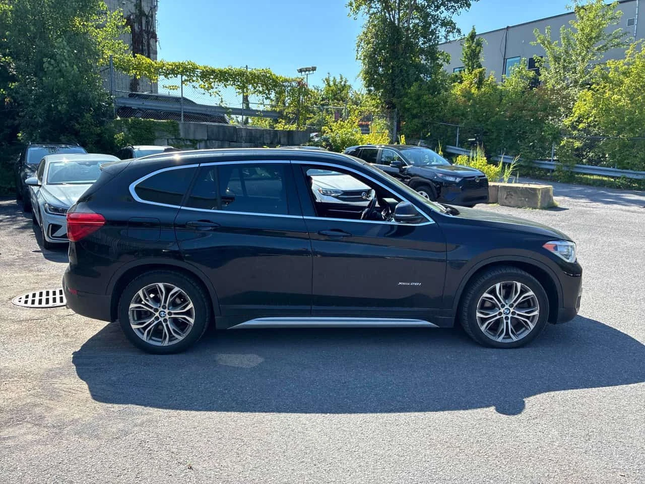 BMW X1  xDrive28i / АВТОКРЕДИТ / БЕЗ ПЪРВОНАЧАЛНА ВНОСКА, снимка 3 - Автомобили и джипове - 55573411