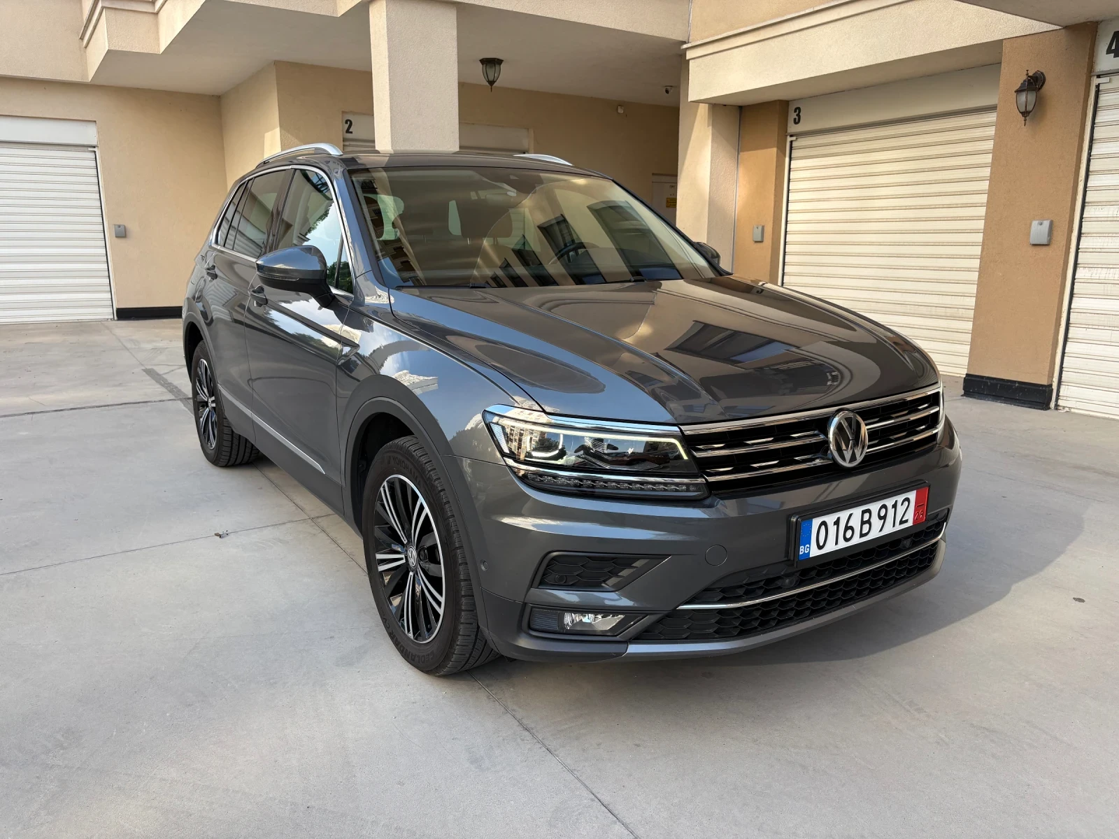 VW Tiguan Highline, Digital, 4Motion, Камера, Обслужен, снимка 2 - Автомобили и джипове - 56022292