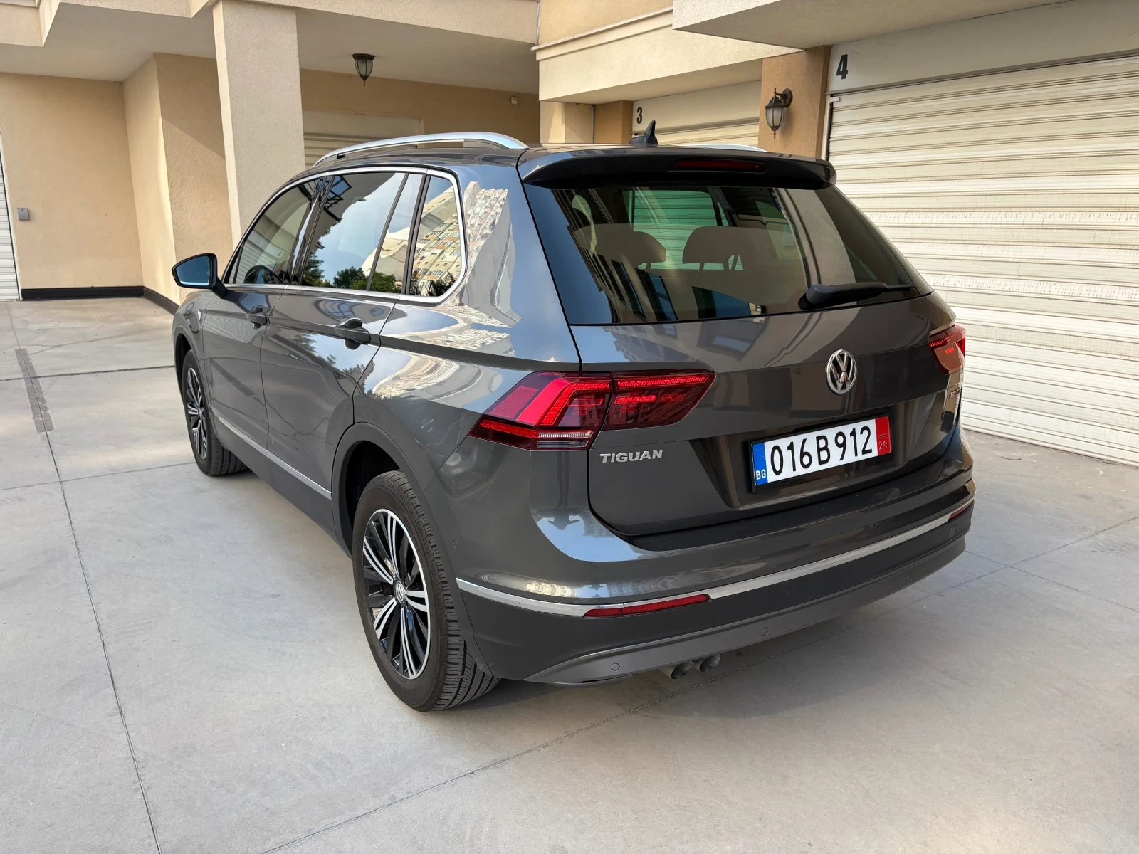 VW Tiguan Highline, Digital, 4Motion, Камера, Обслужен, снимка 3 - Автомобили и джипове - 56022292
