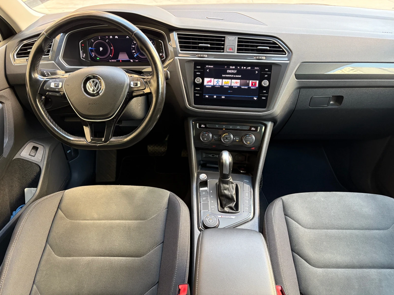 VW Tiguan Highline, Digital, 4Motion, Камера, Обслужен, снимка 11 - Автомобили и джипове - 56022292