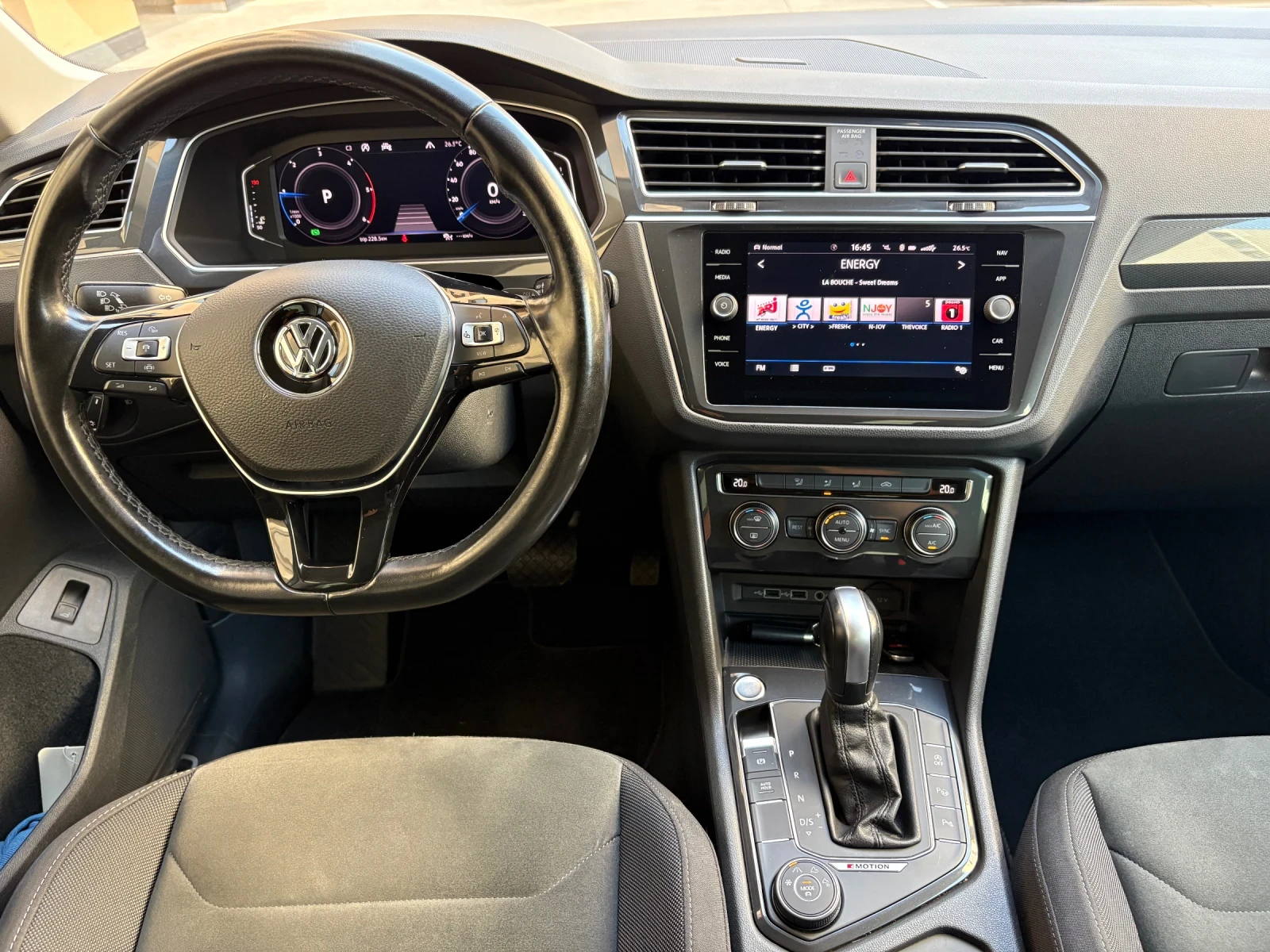 VW Tiguan Highline, Digital, 4Motion, Камера, Обслужен, снимка 12 - Автомобили и джипове - 56022292