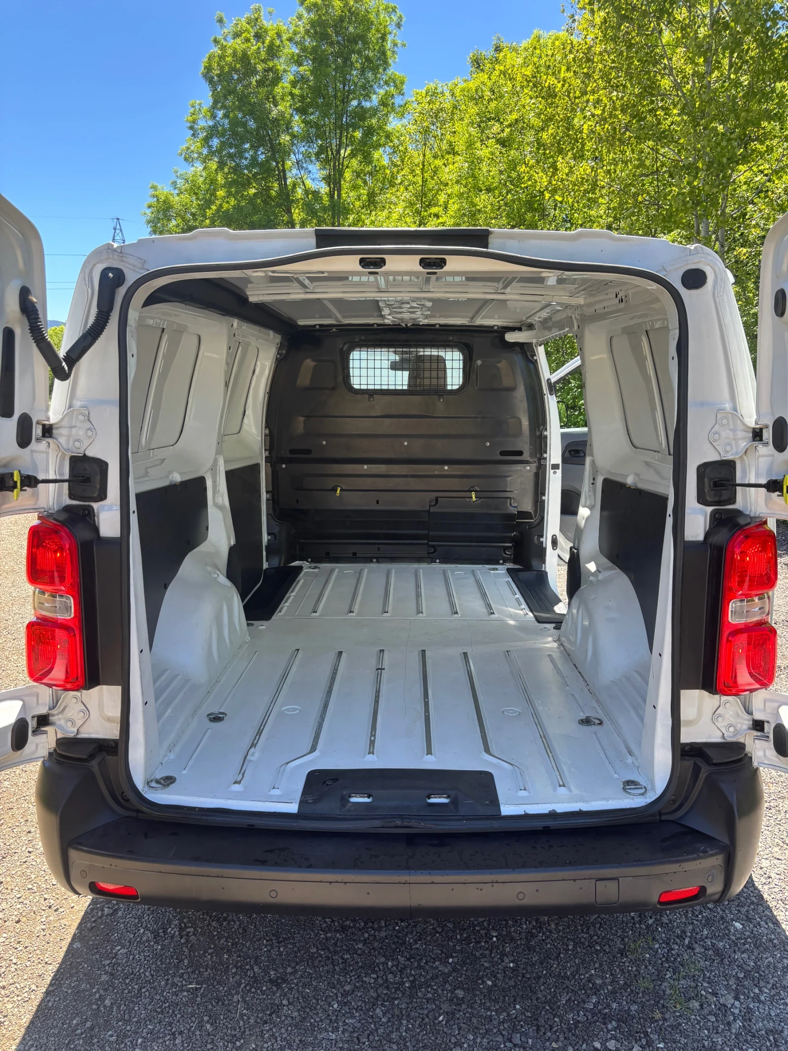 Toyota Proace L2 ЕЛЕКТРИЧЕСКА/ГАРАНЦИЯ 2 ГОД. TOYOTA RELAX, снимка 17 - Бусове и автобуси - 55569200