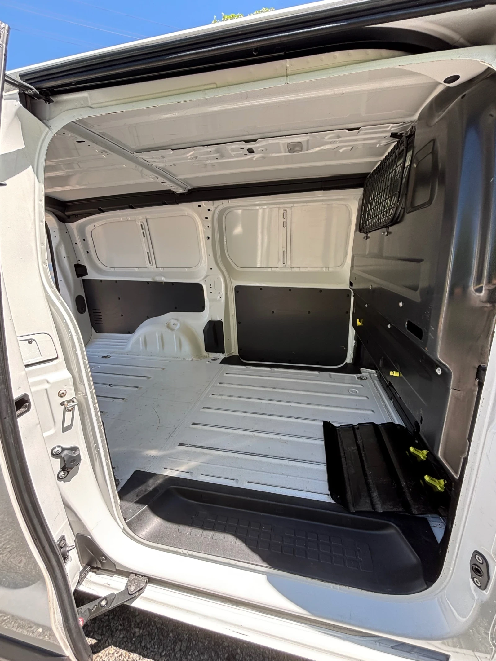 Toyota Proace L2 ЕЛЕКТРИЧЕСКА/ГАРАНЦИЯ 2 ГОД. TOYOTA RELAX, снимка 16 - Бусове и автобуси - 55569200