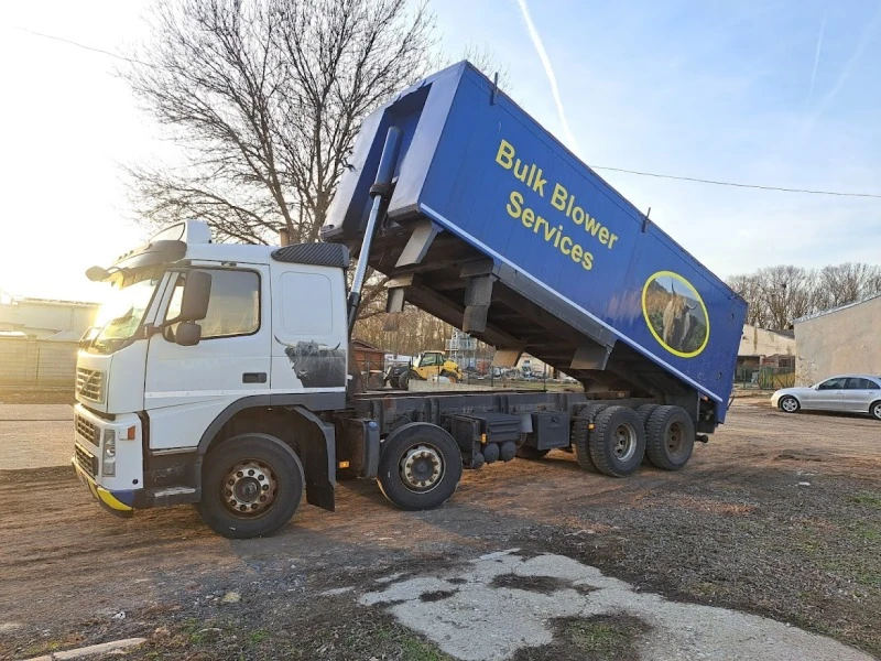 Volvo Fm 8x4, самосвал-зърновоз, снимка 4 - Камиони - 46529893