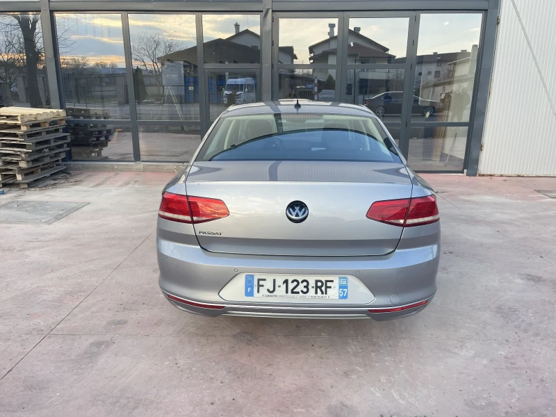 VW Passat NAVI* AVTOMAT* DISTRONIC* LIZING* , снимка 7 - Автомобили и джипове - 44808933