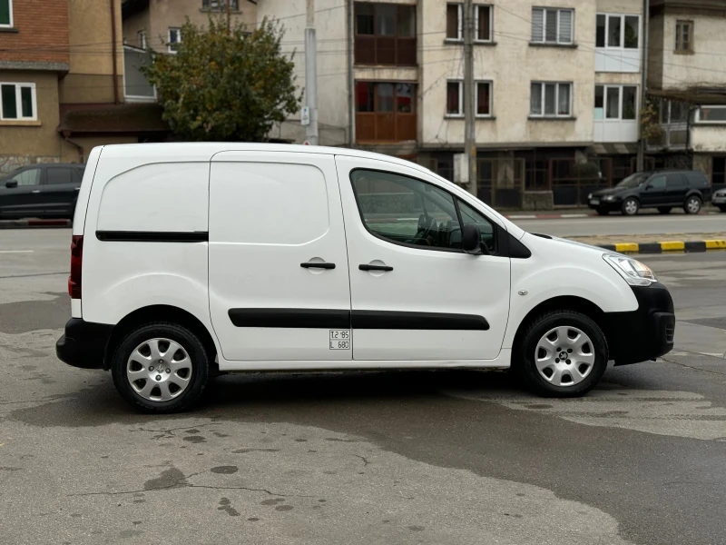 Peugeot Partner 1.6HDI Навигация* EURO 6* Климатик, снимка 9 - Автомобили и джипове - 47942452