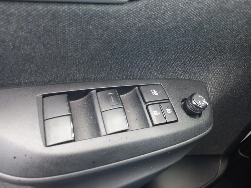 Toyota Yaris 1.5 Hybrid, снимка 10 - Автомобили и джипове - 52637757