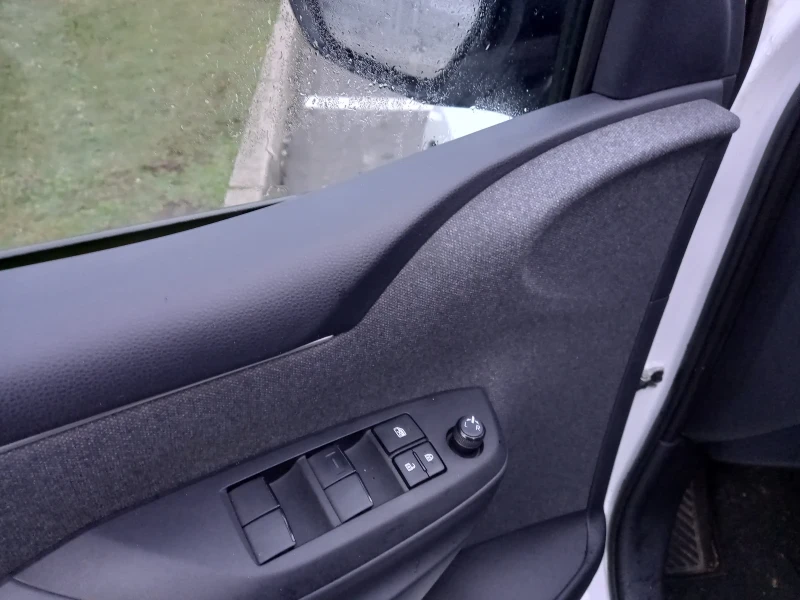 Toyota Yaris 1.5 Hybrid, снимка 5 - Автомобили и джипове - 52637757