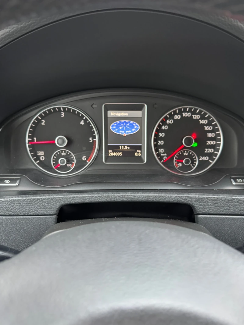 VW Multivan  2.0 tdi, снимка 15 - Автомобили и джипове - 52681539