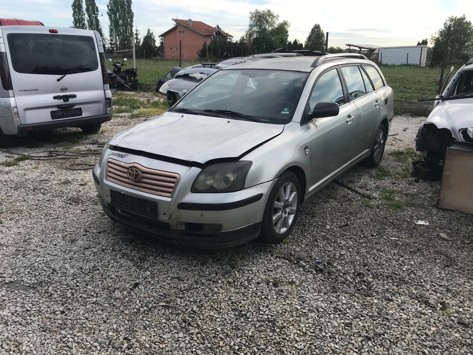 Toyota Avensis 2.0 На части, снимка 1