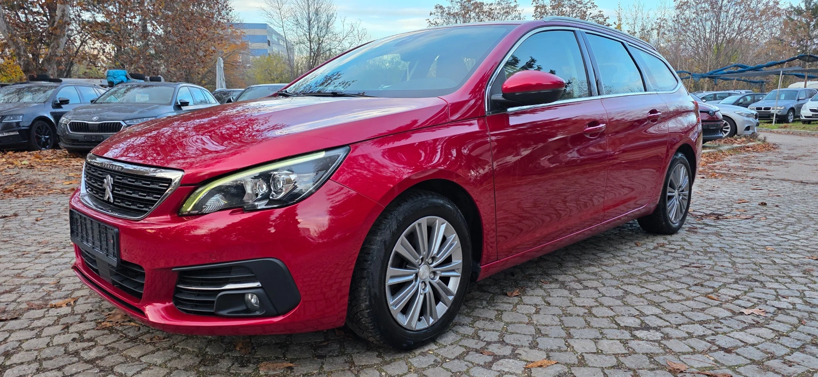 Peugeot 308 1.5 HDI * ALLURE* * AVTOMAT* * DISTRONIC* * ШВЕЙЦА, снимка 1